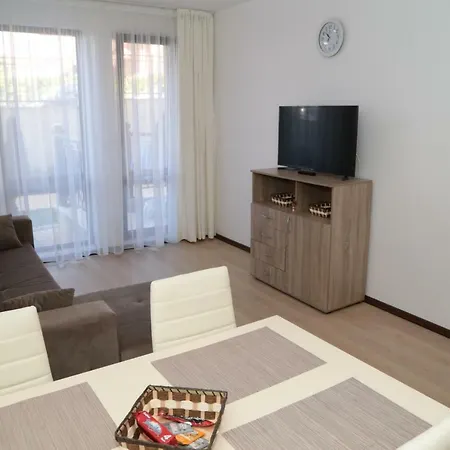 Морски Бряг Aparthotel 4*